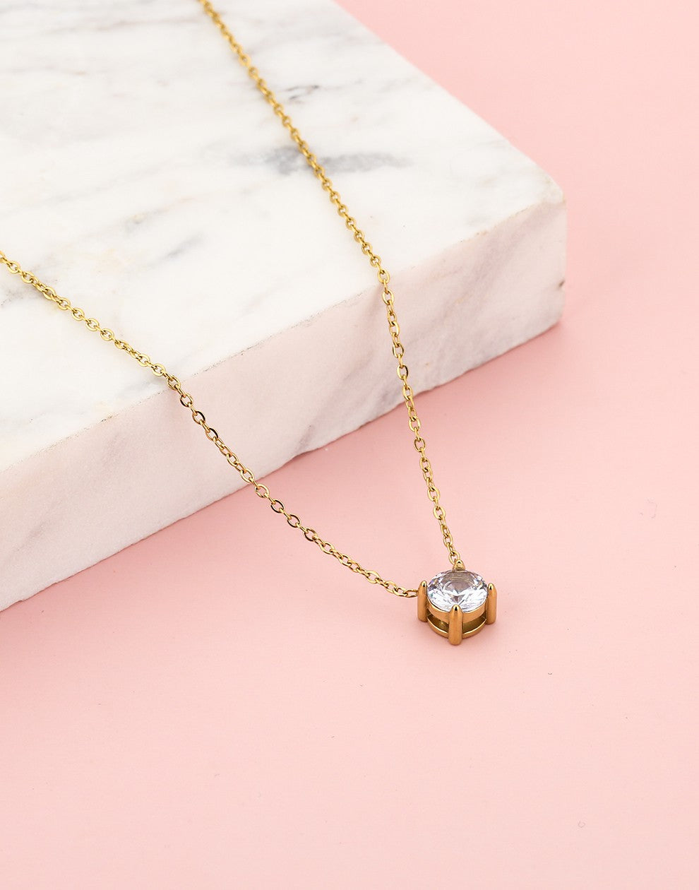 ketting steen rond goudkleurig