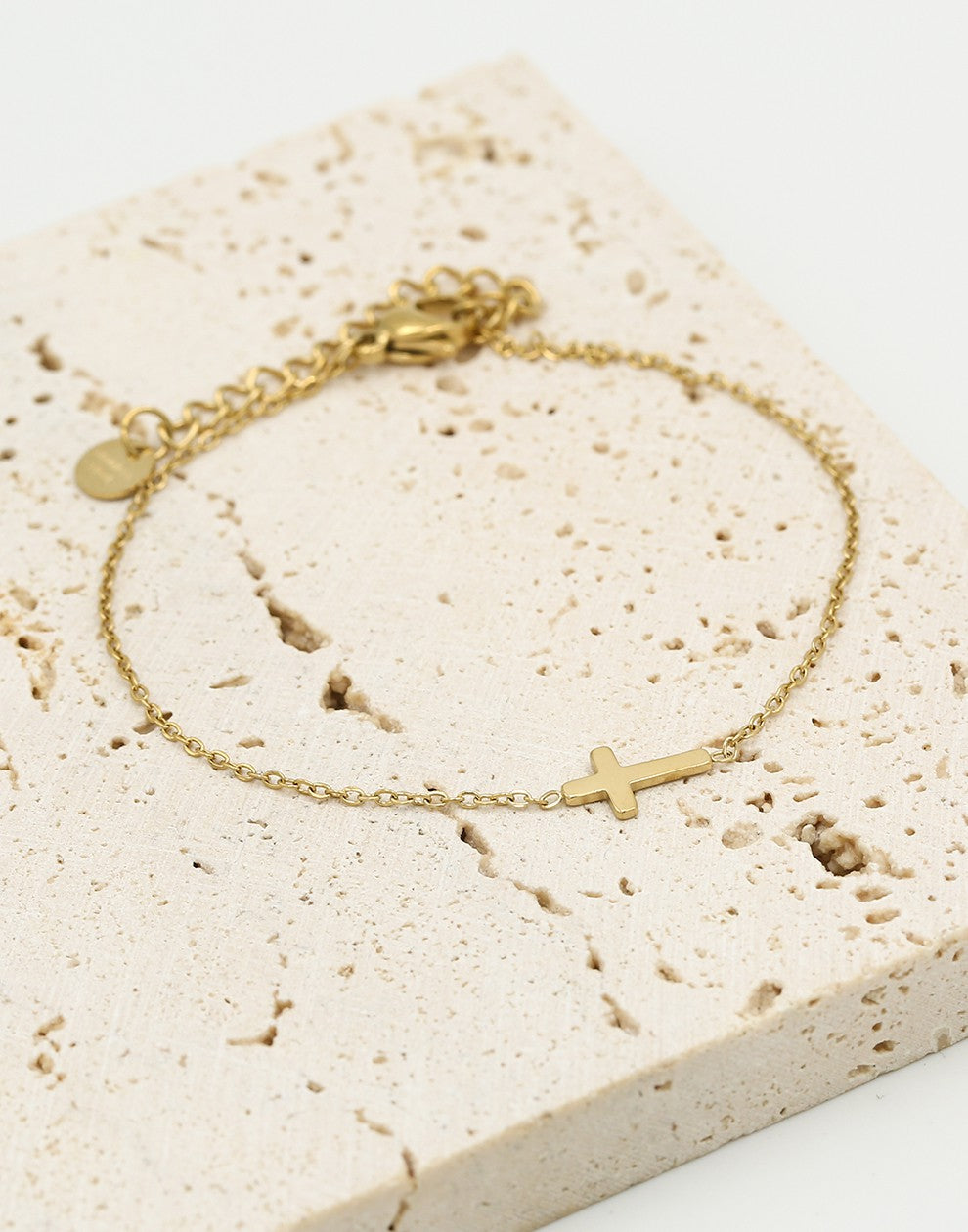 Armband kruisje goudkleurig
