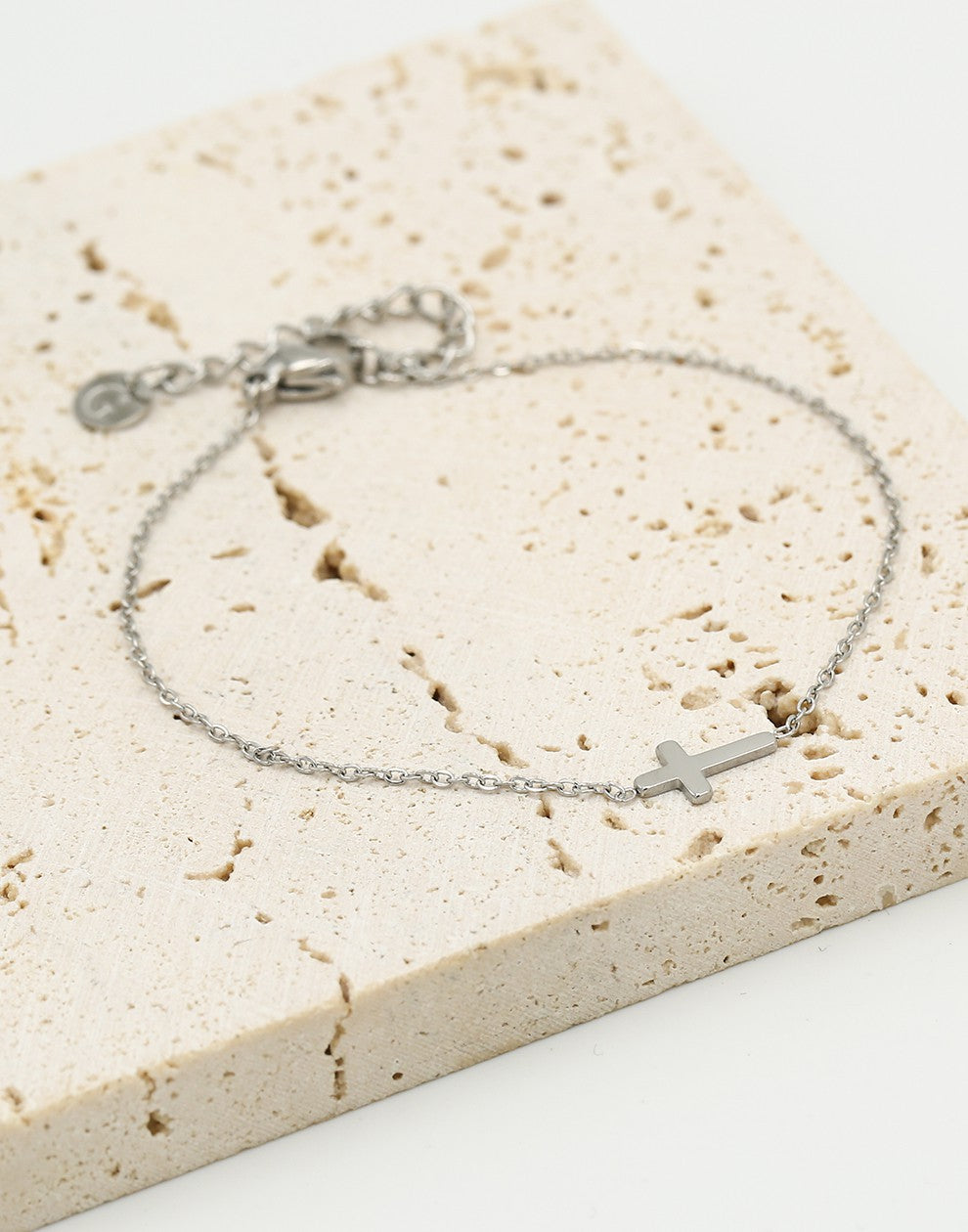 Armband kruisje zilverkleurig