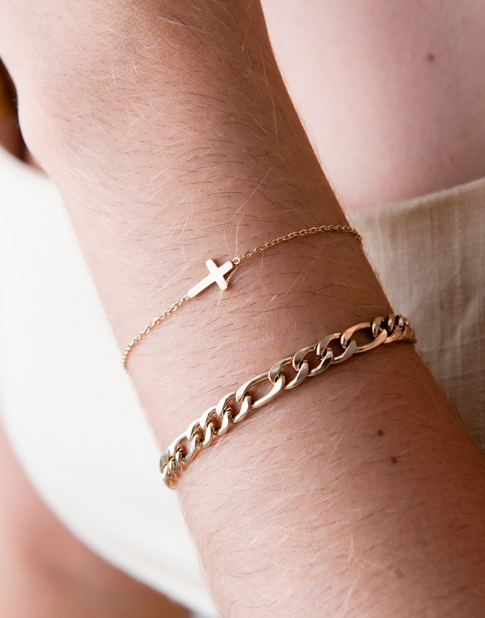 Armband kruisje goudkleurig