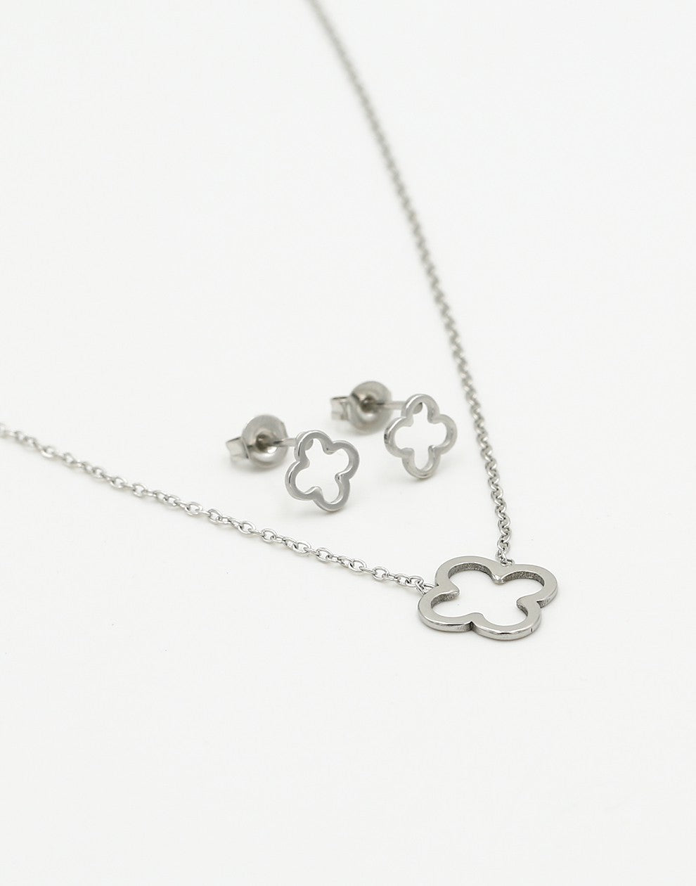 Open klaver sieraden set zilverkleurig