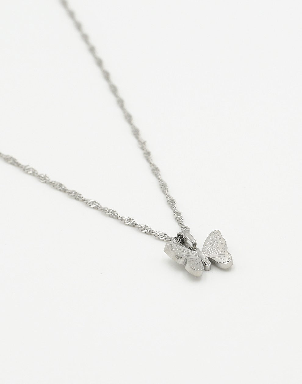 Lange ketting vlinder zilverkleurig