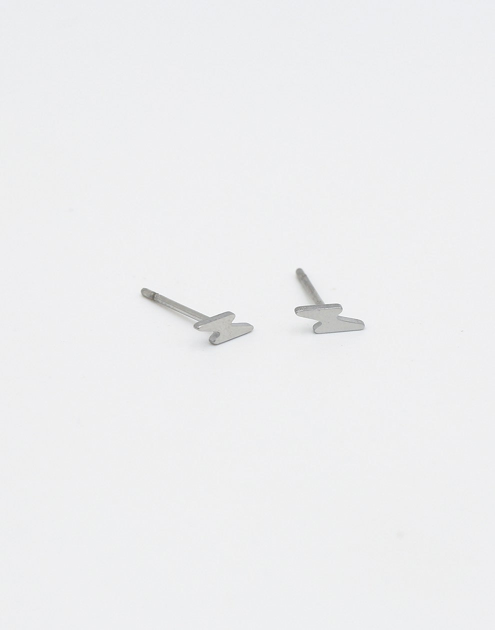 Bliksem earstuds zilverkleurig