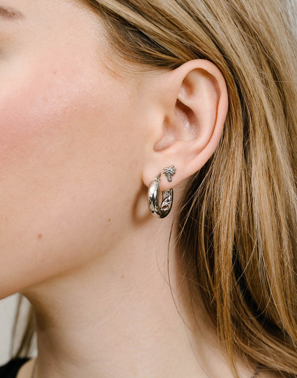 Hoops met structuur 20mm zilverkleurig
