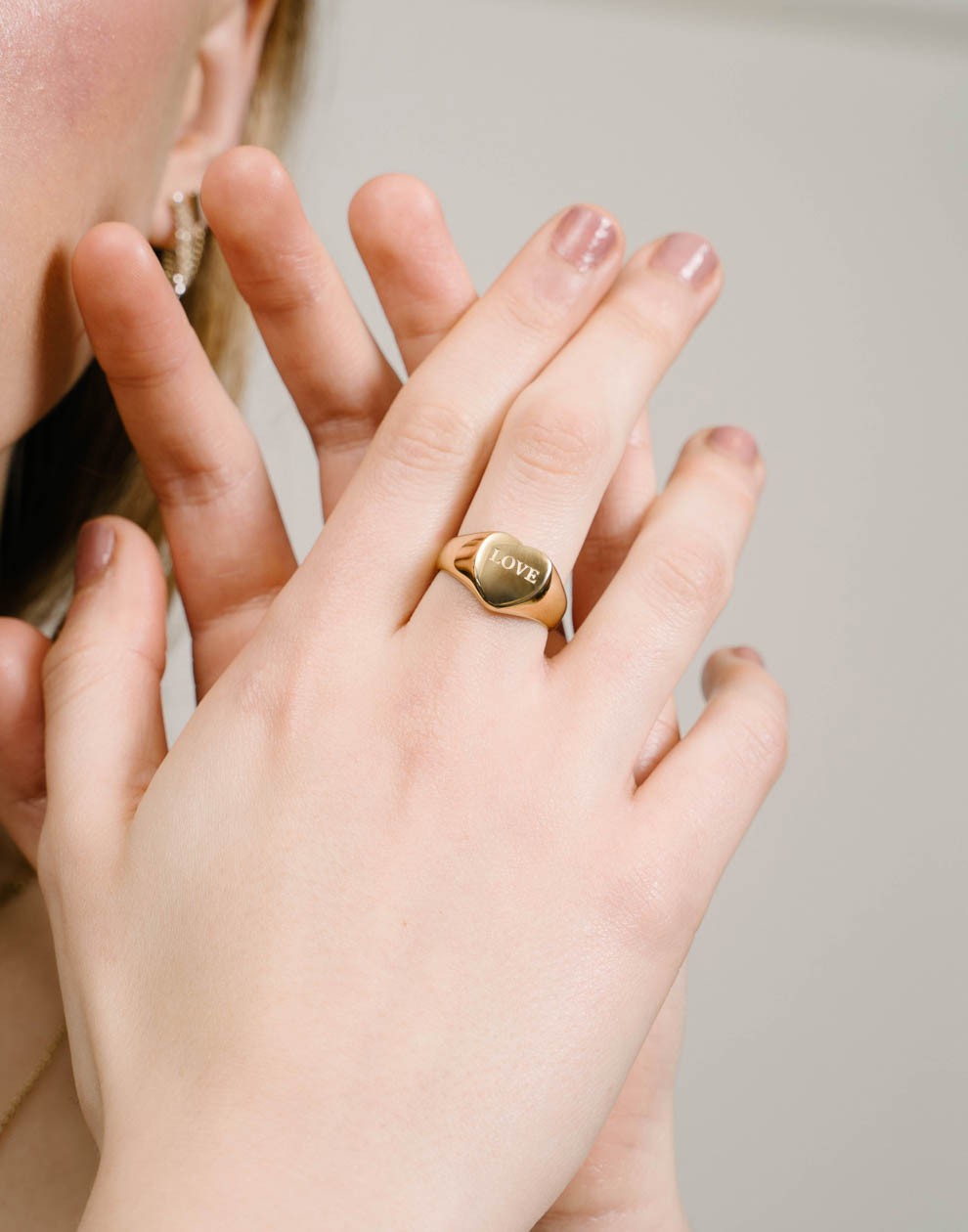 Zegelring hart love goudkleurig