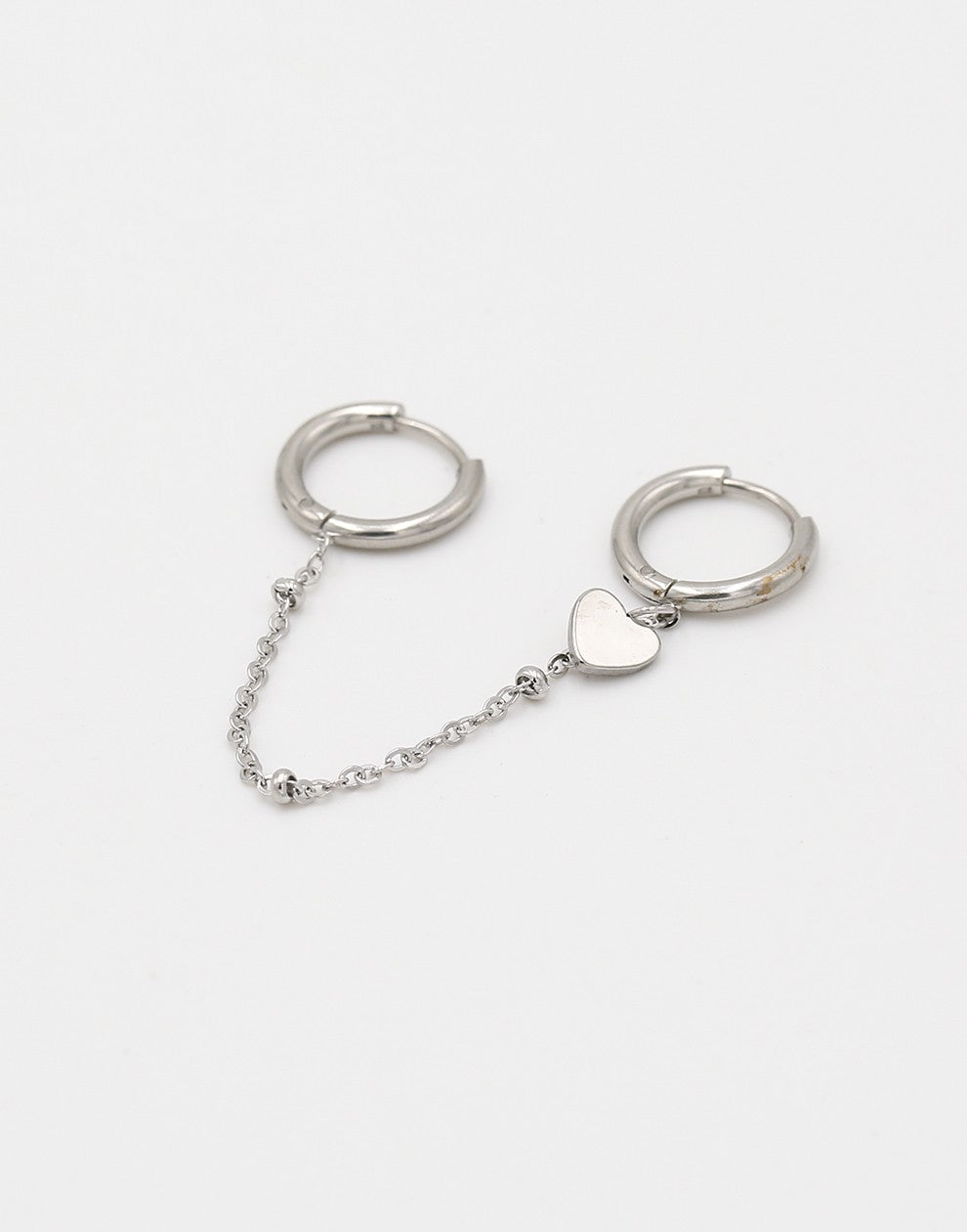 Dubbele oorringen chain met hartje zilverkleurig