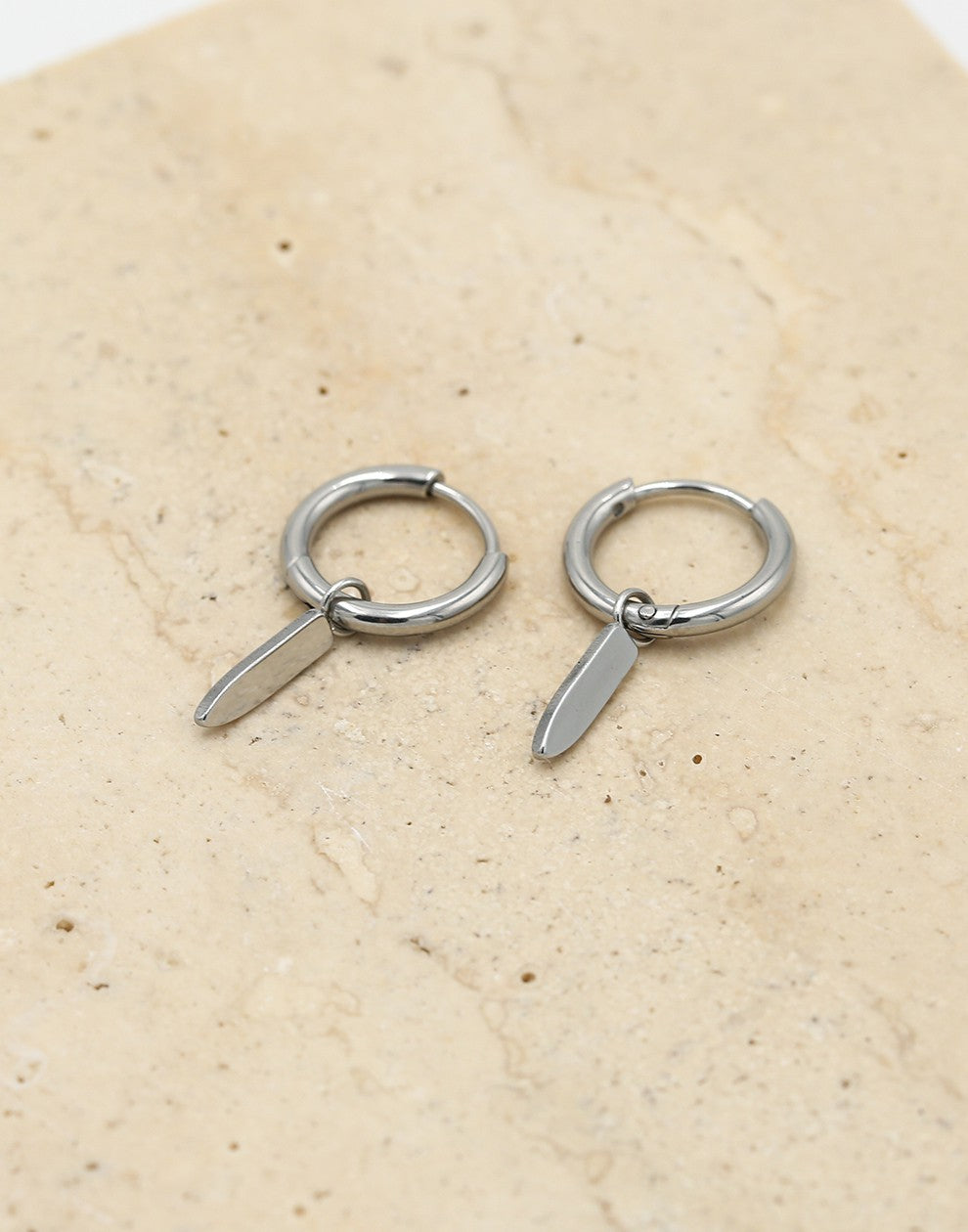 Oorring met staaf zilverkleurig