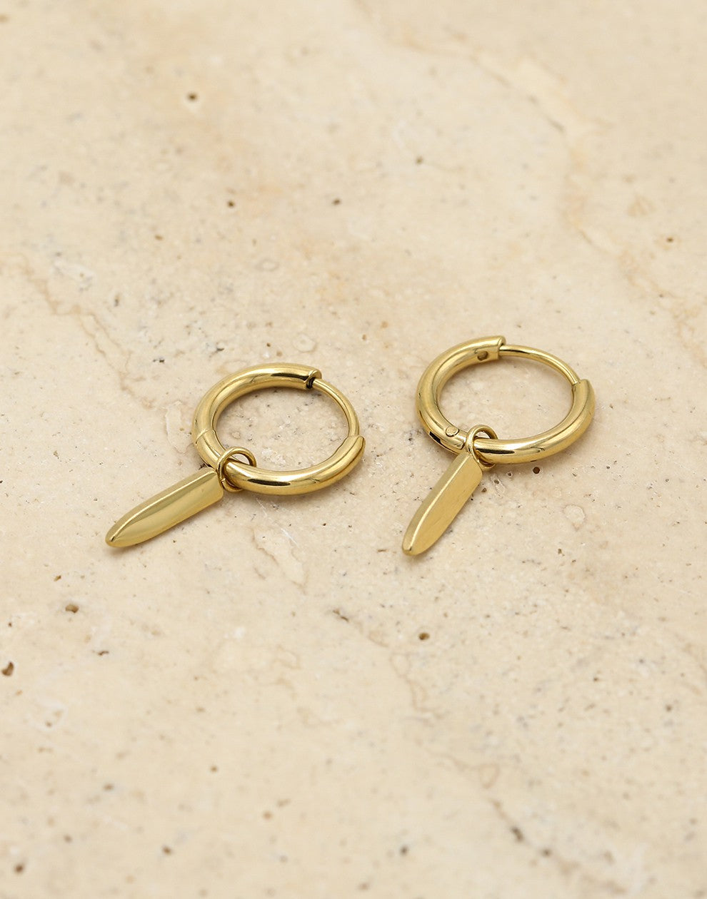 Oorring met staaf goudkleurig