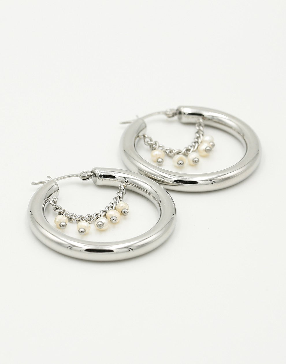 Oorringen hoops parels zilverkleurig