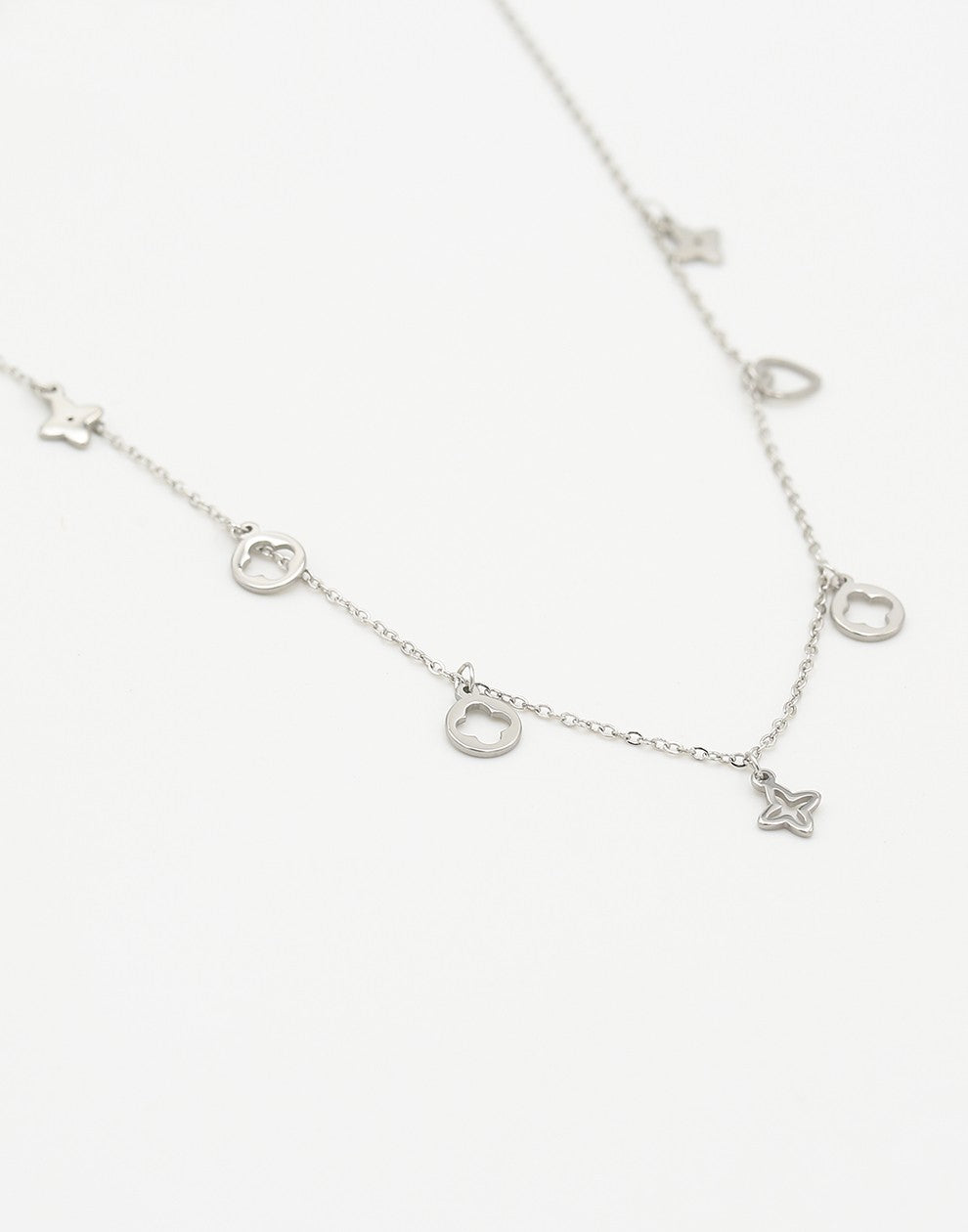 ketting hangende symbolen zilverkleurig