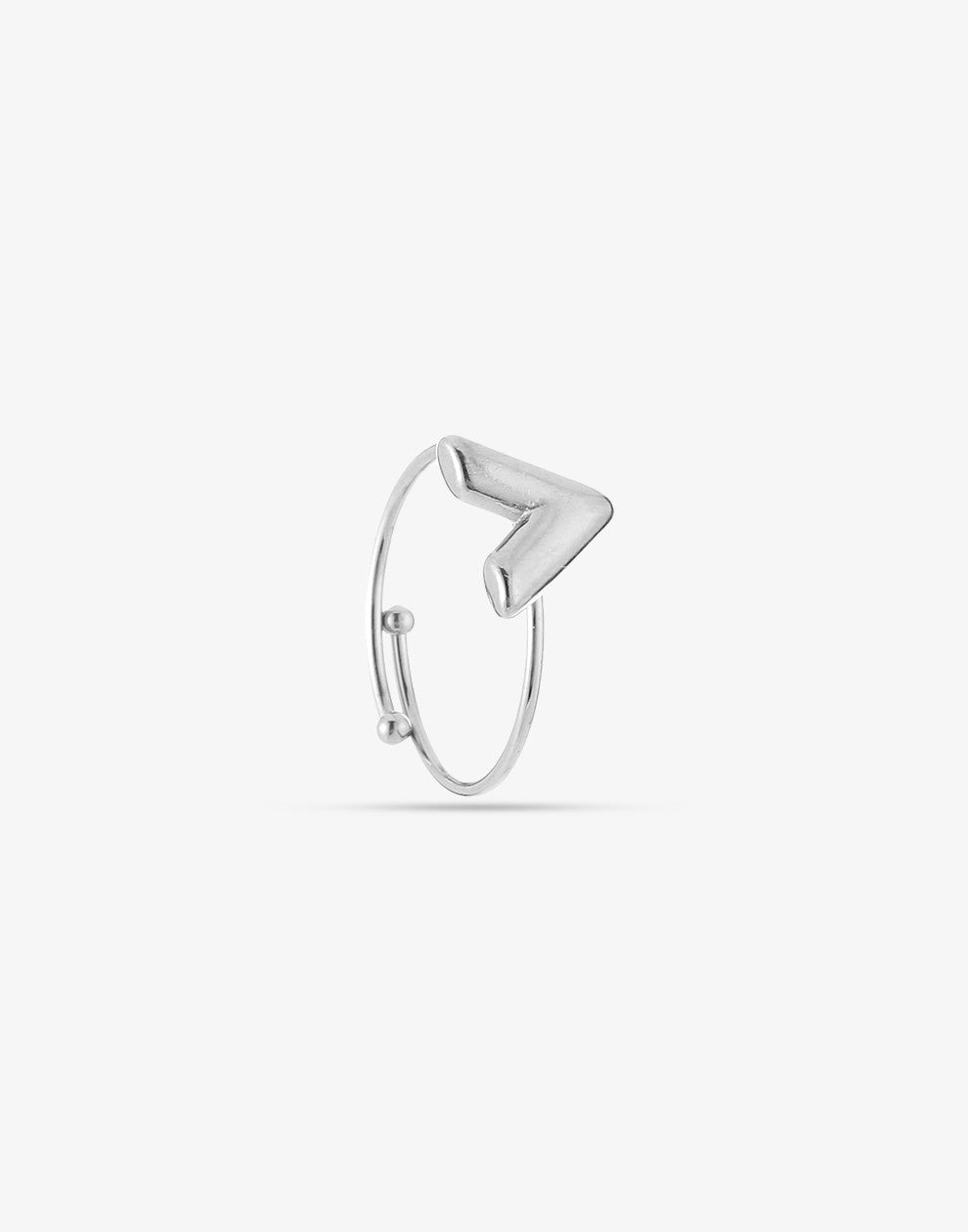 Ring V zilverkleurig