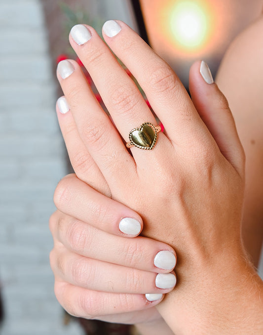 Ring hartje met patroon goudkleurig