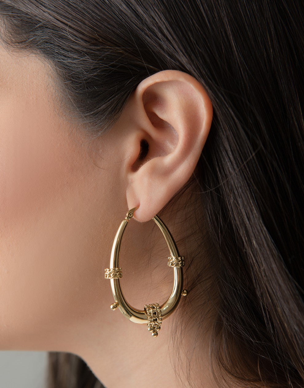 tribal chain hoop goudkleurig