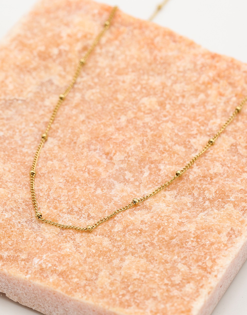 Ketting goudkleurig bolletjes