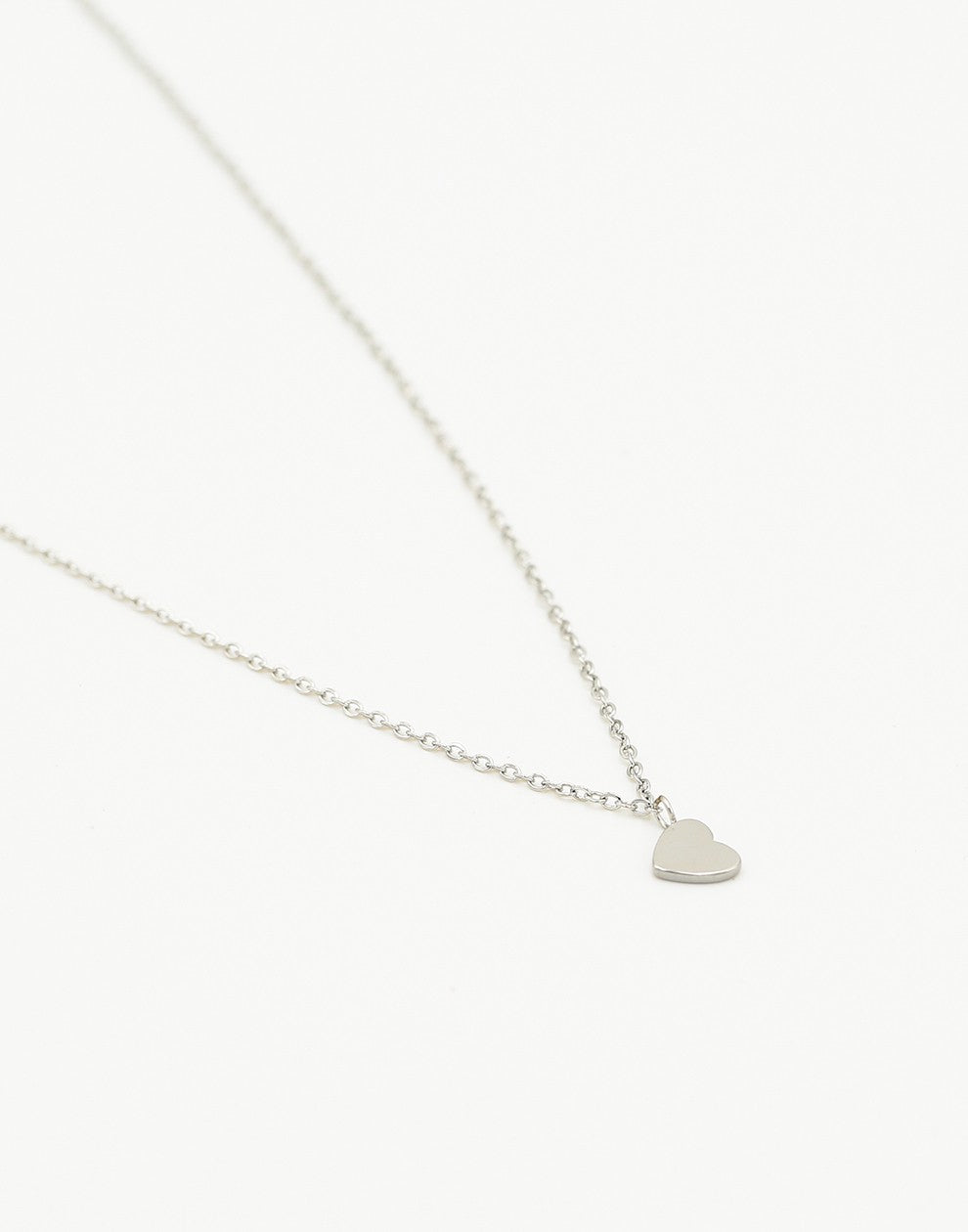 ketting schuin hartje zilverkleurig