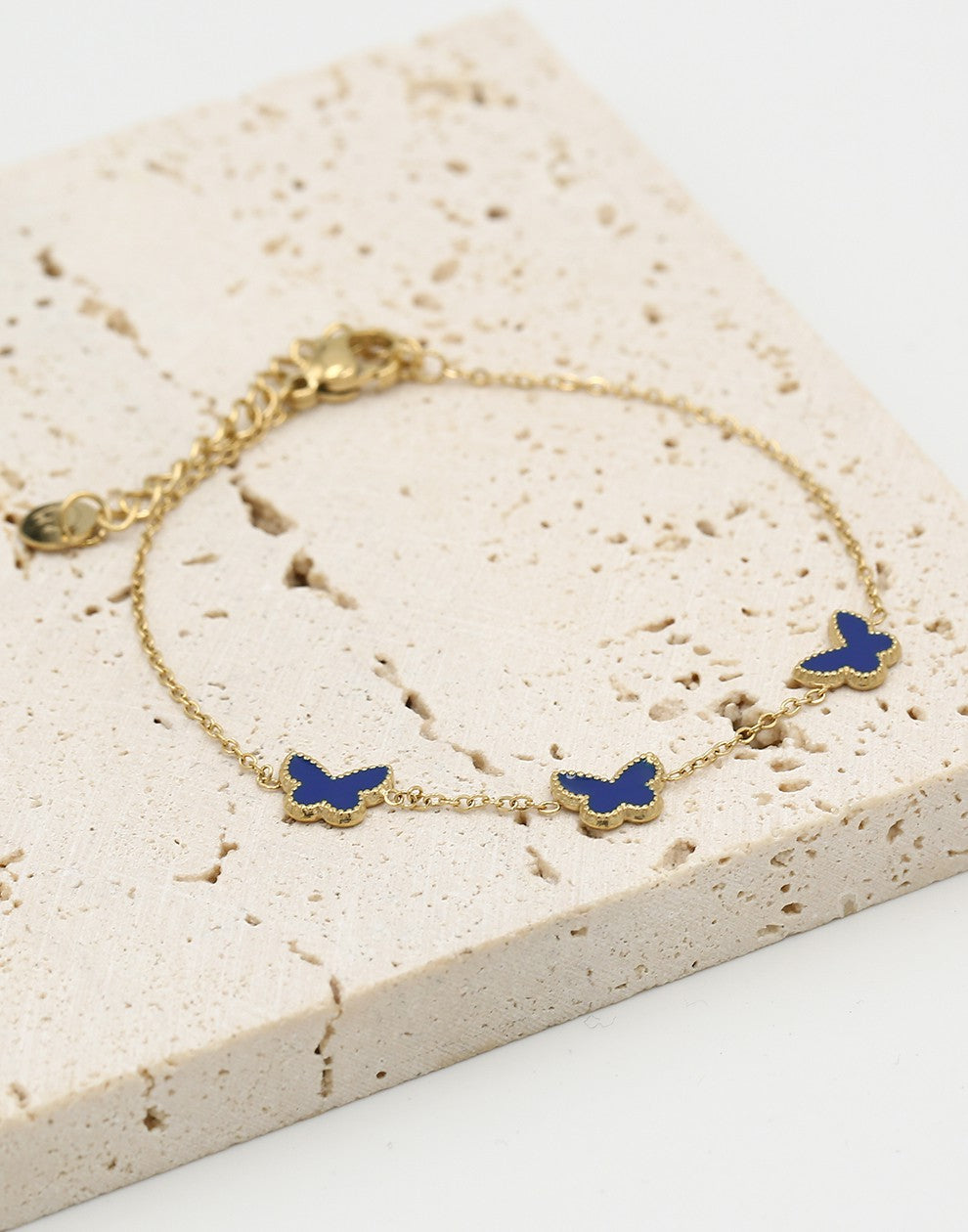 Armband vlinders blauw goudkleurig
