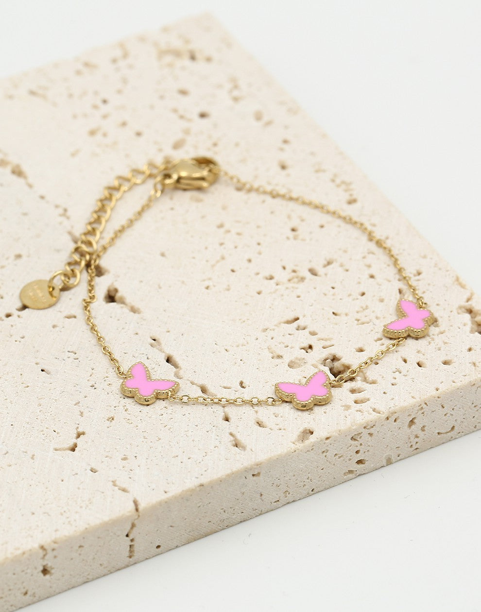 Armband vlinders roze goudkleurig