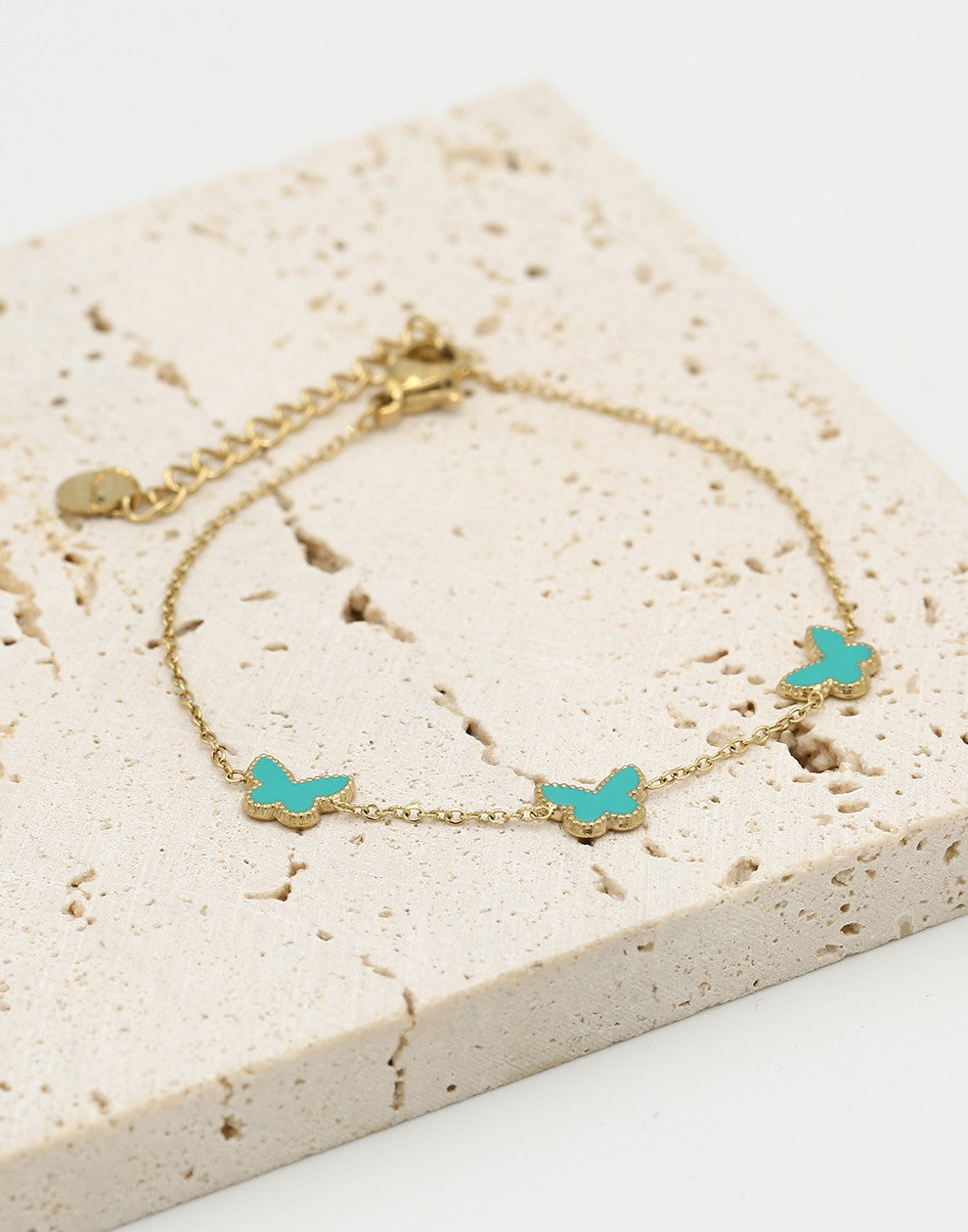 Armband vlinders turquoise goudkleurig