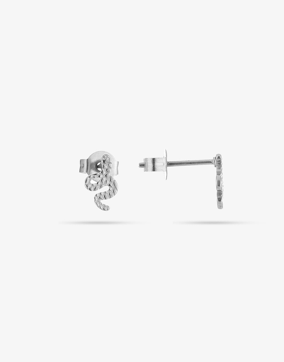 studs slang zilverkleurig
