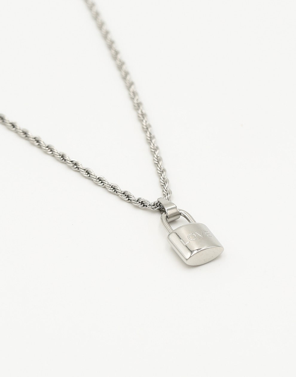 Gedraaide ketting met slot love zilverkleurig