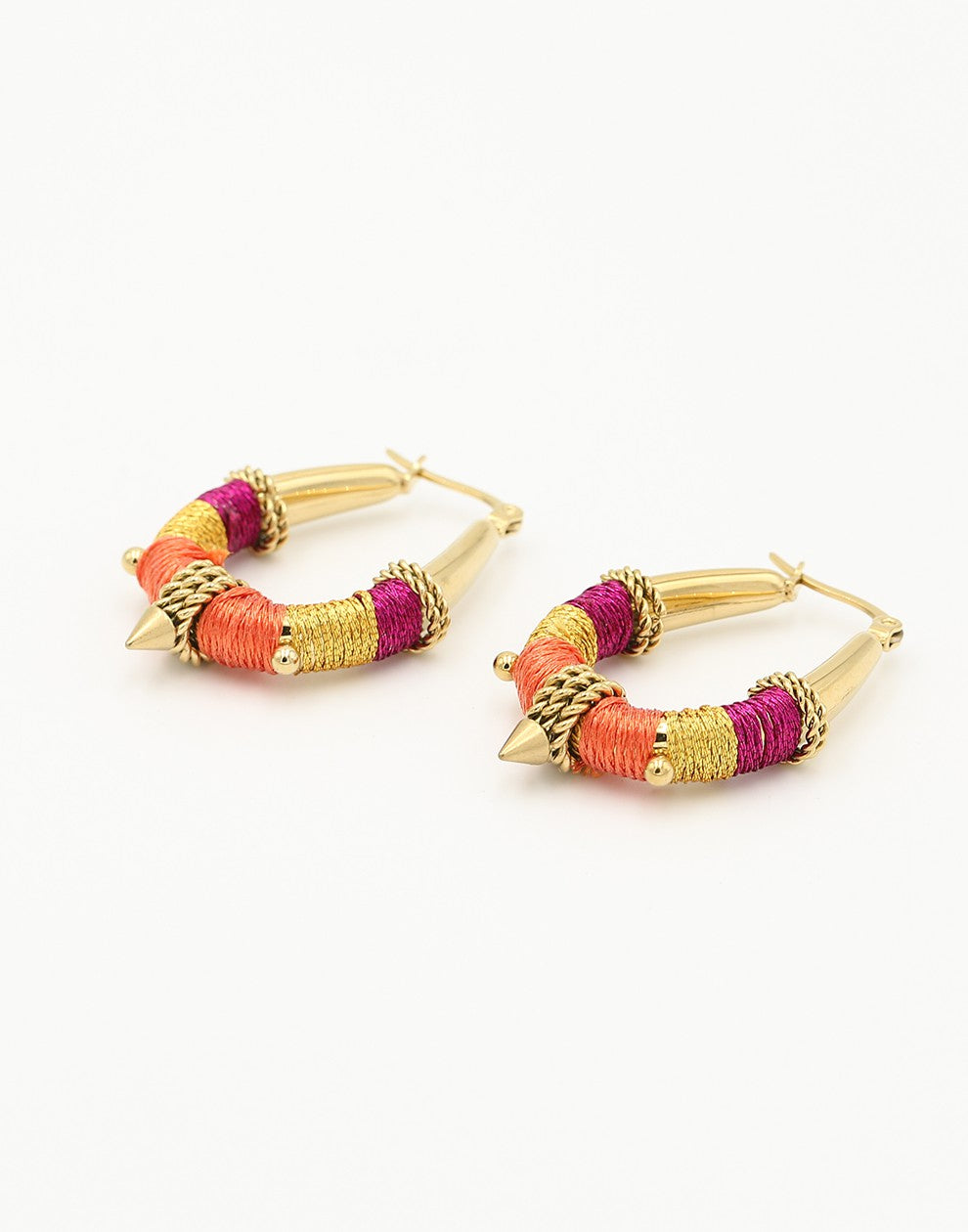 Oorringen Boho gekleurd fuchia touw