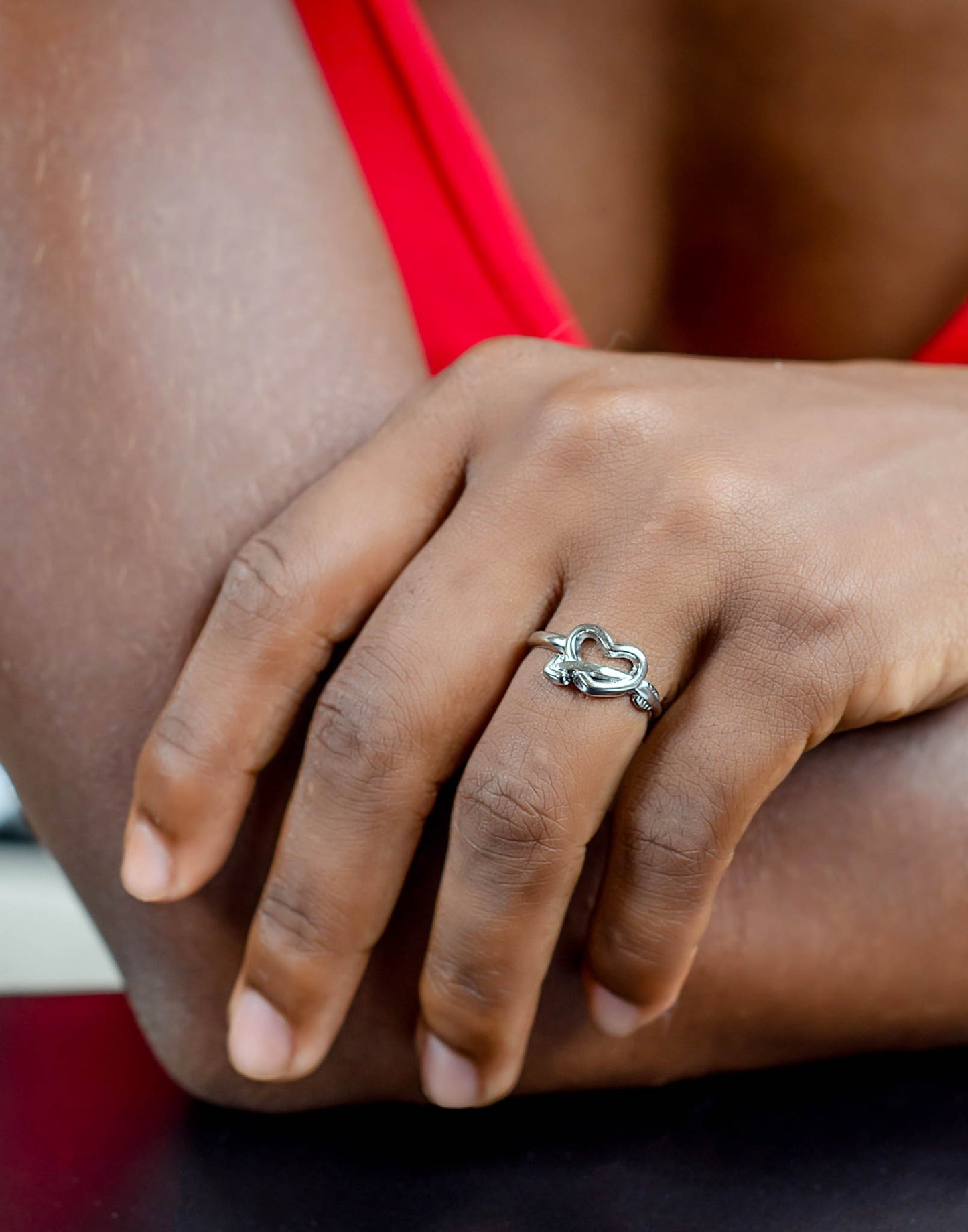 Ring hart pijl zilverkleurig