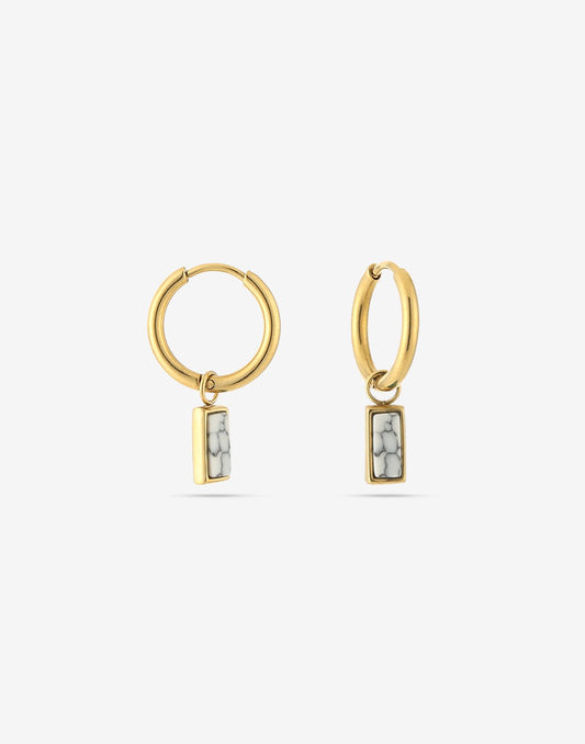 goudkleurigen oorringen met hanger witte marmer steen