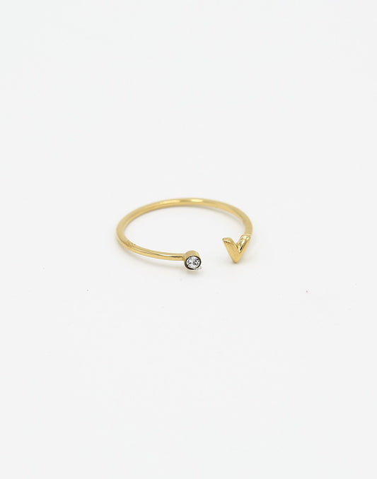Ring V met steentje goudkleurig