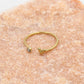 Ring V met steentje goudkleurig