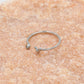 Ring V met steentje zilverkleurig