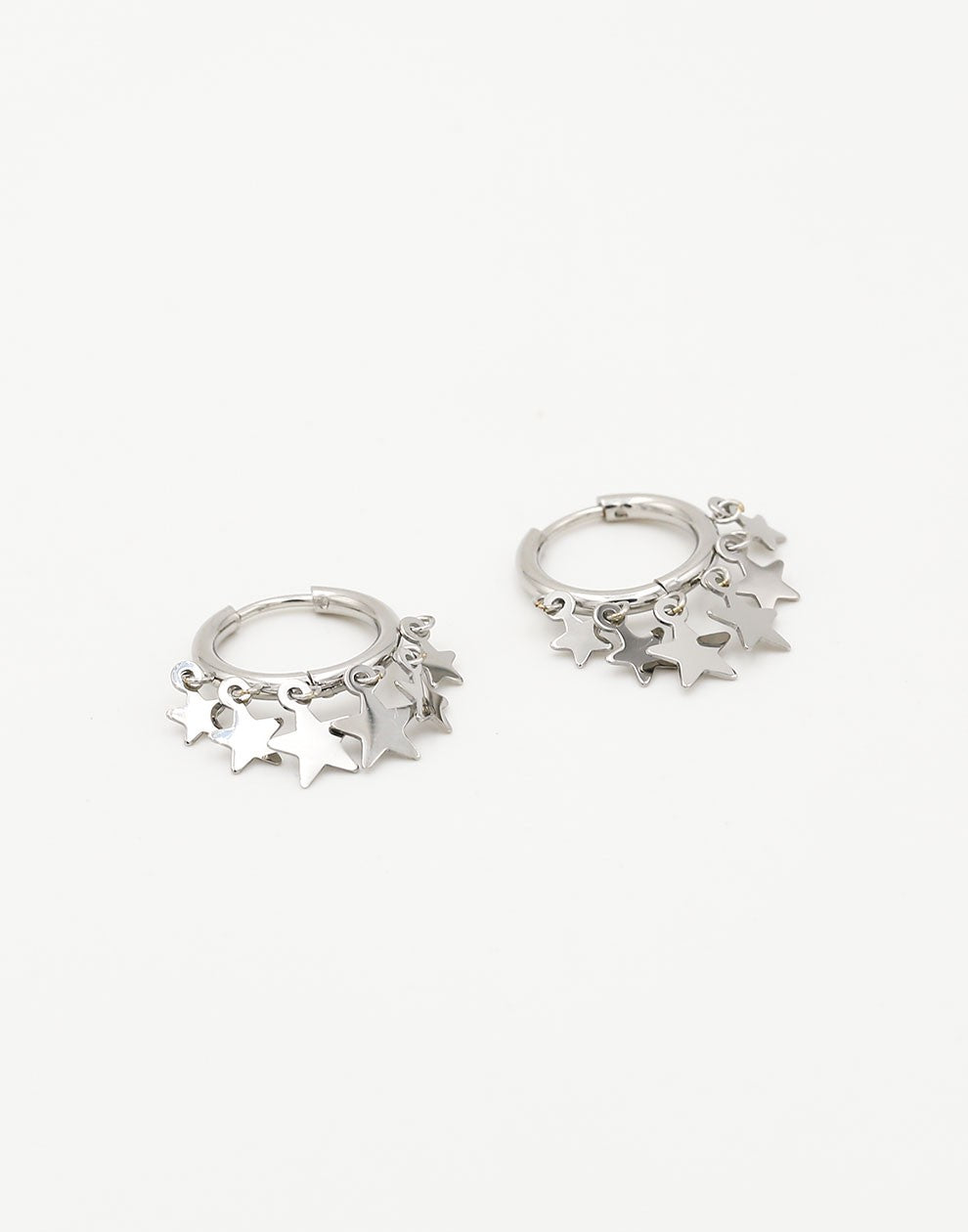 Earrings with 6 silver-colored stars