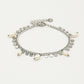 Armband met zilverkleurigen muntjes en parels