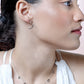 ketting hangende symbolen zilverkleurig