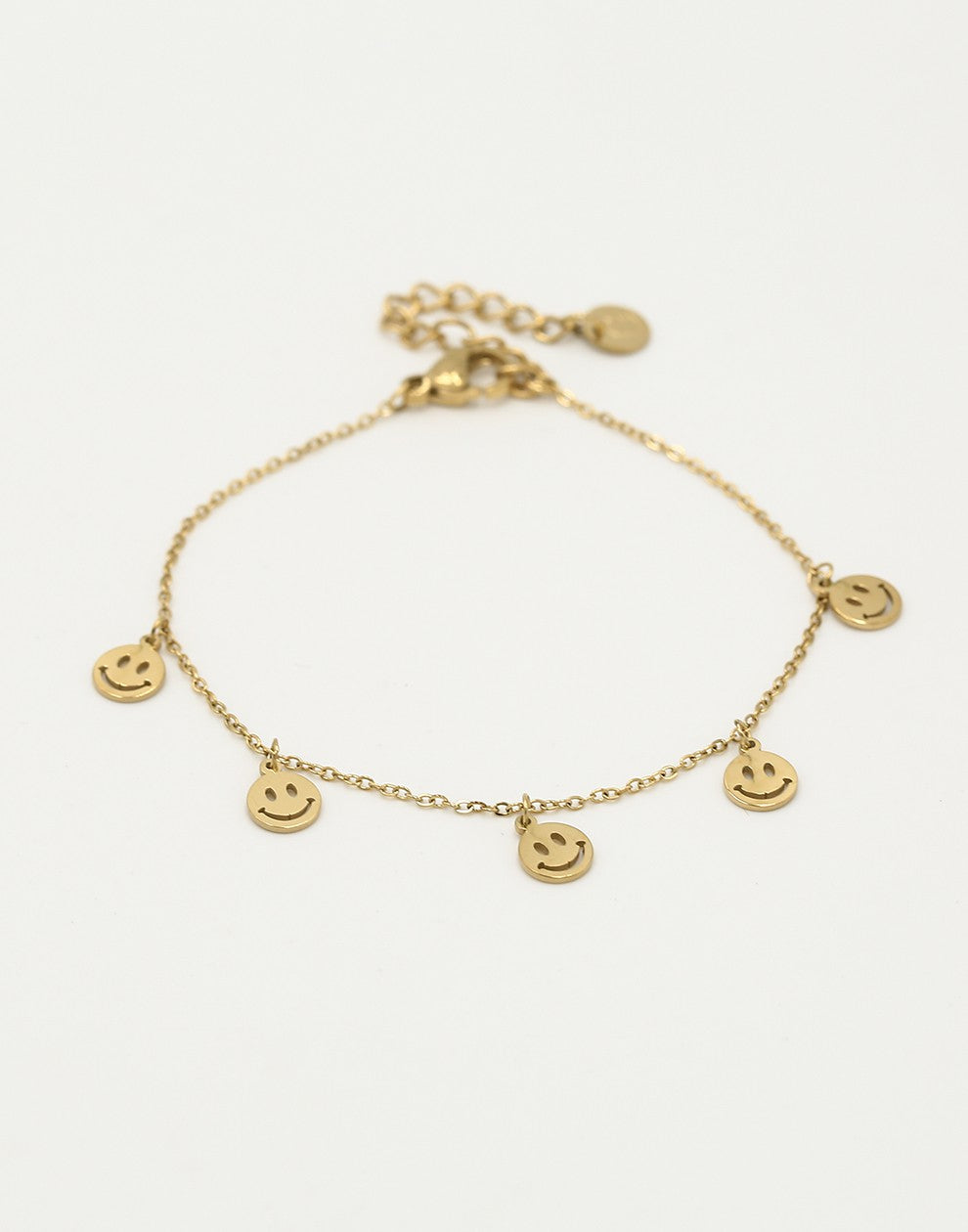 Fijne armband met 5 smiley hangers goudkleurig