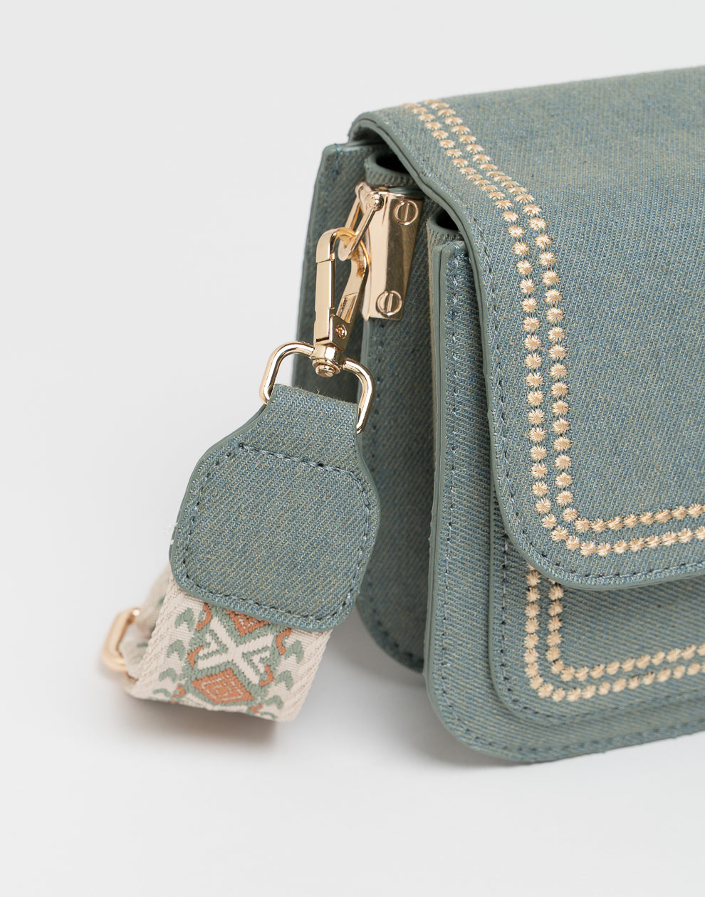 Crossbody tas met bewerkte strap groen
