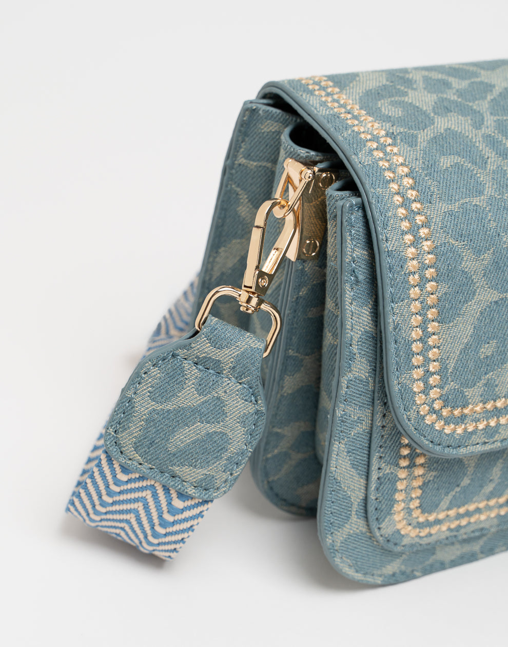 Crossbody tas met bewerkte strap leo groen
