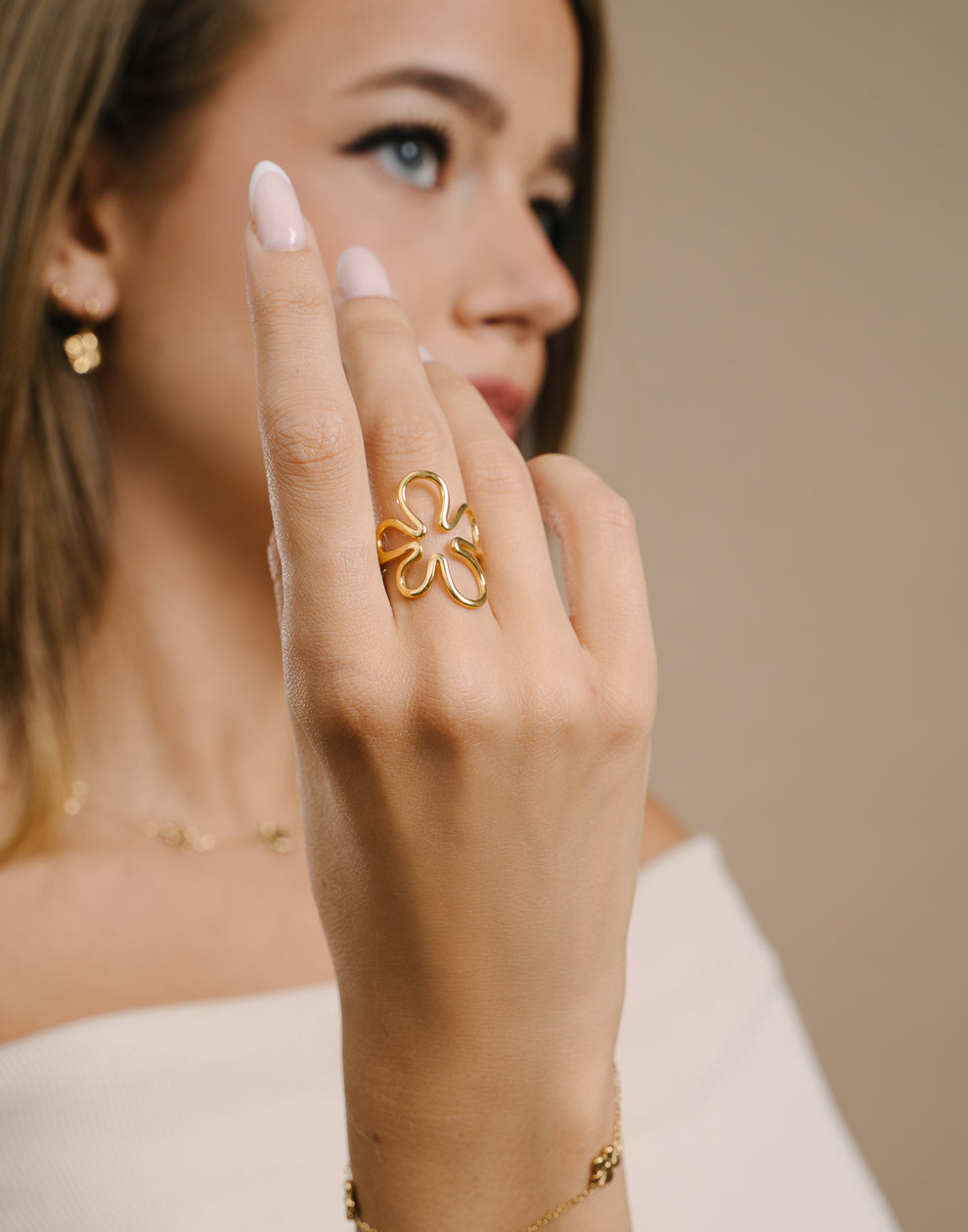 Ring open bloem goudkleurig