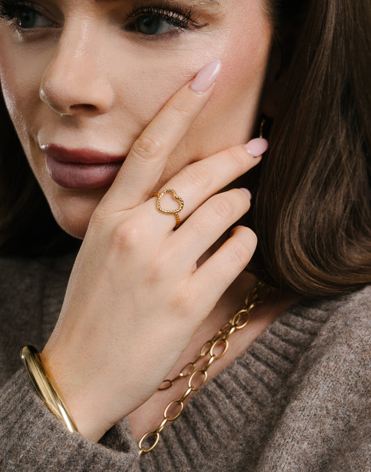 Ring hartje gedraaid goudkleurig