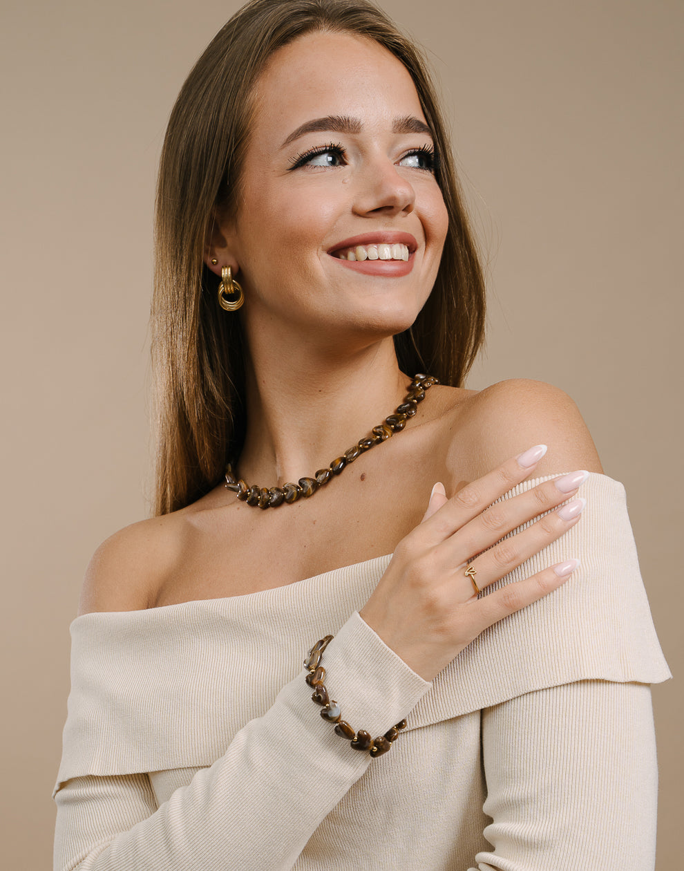 Armband mit braunen Herzperlen