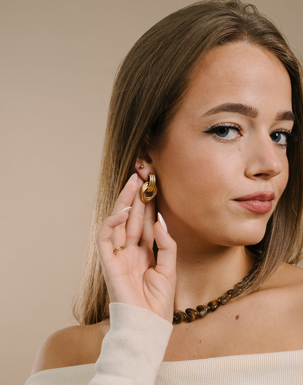 Dreifacher goldfarbener Ohrstecker