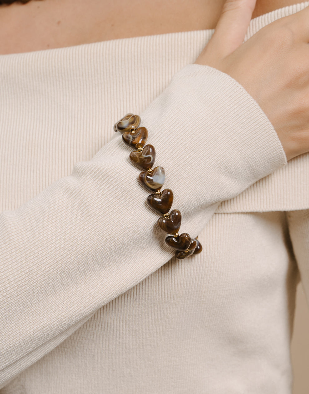 Hartjes kralenarmband bruin