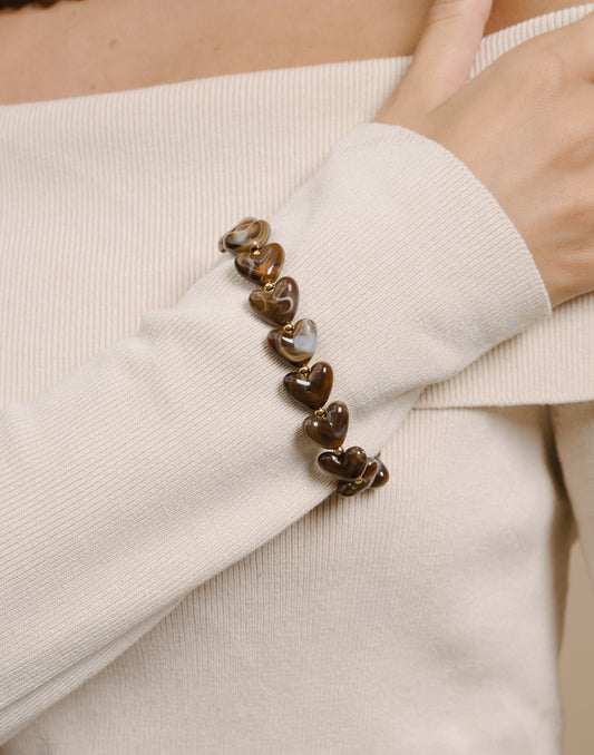 Hartjes kralenarmband bruin