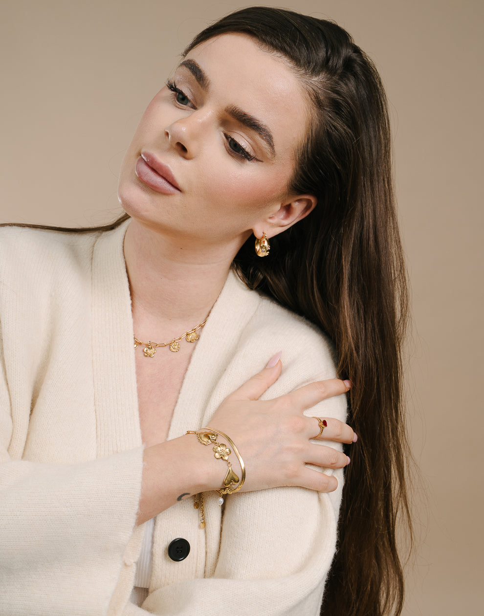 Charm-Armband mit Herzen und Blumen