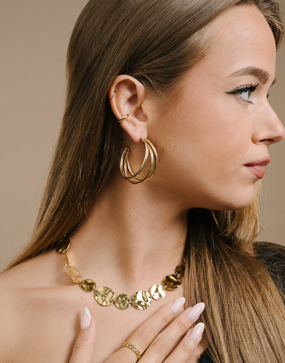 dünner goldfarbener Ohrclip