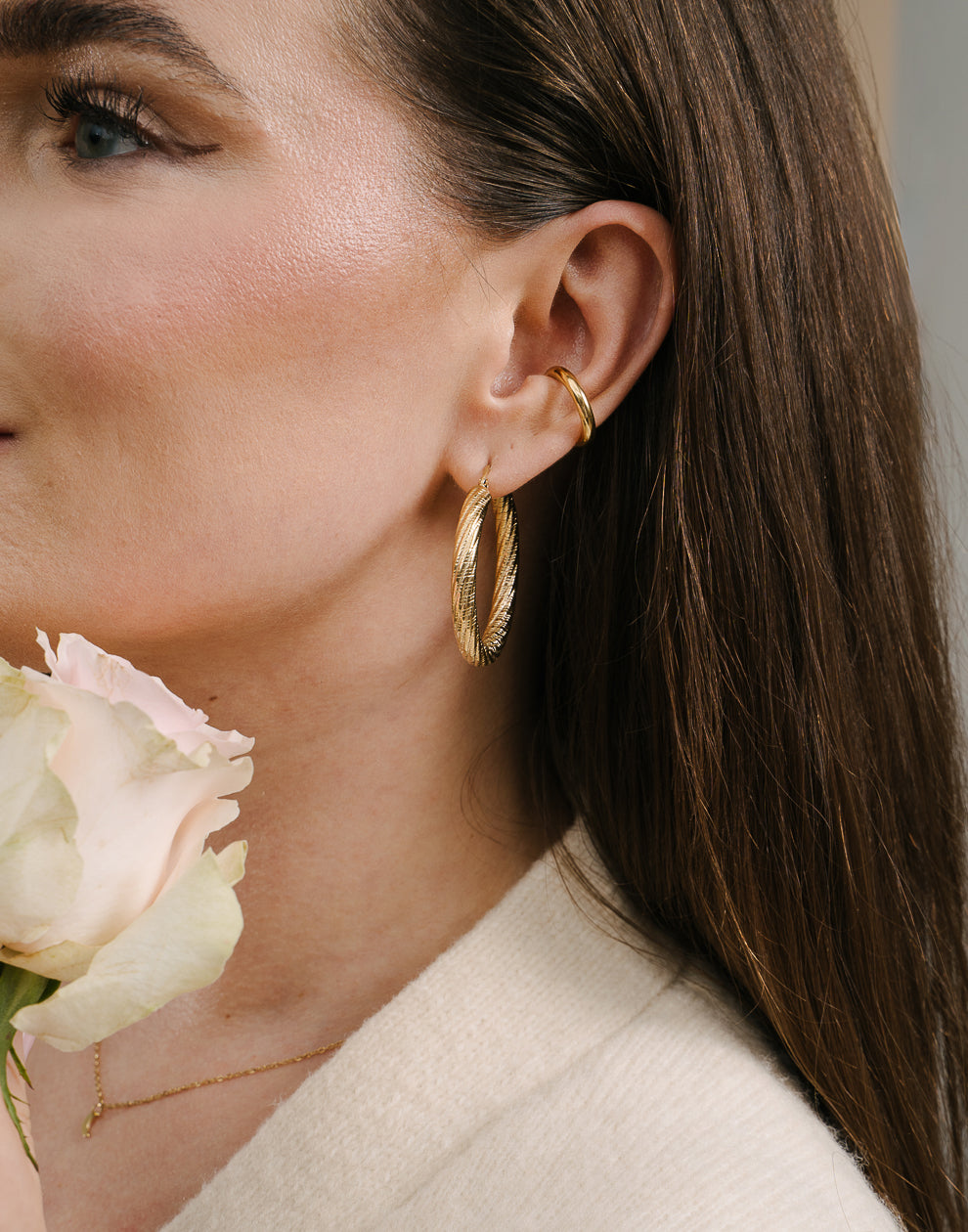 Große Ohrringe mit klobigem Seilmotiv