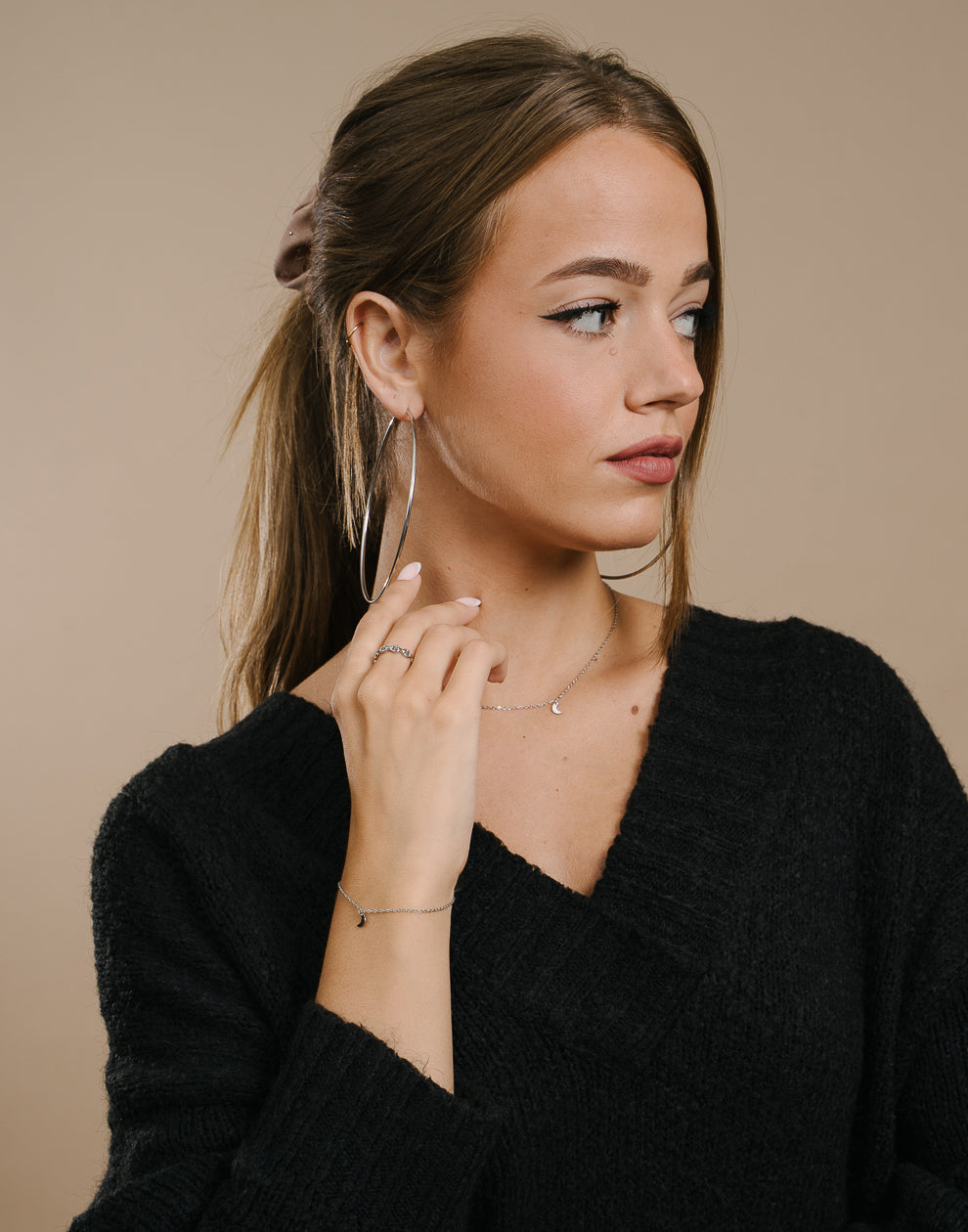 Kleine silberfarbene Mondkette