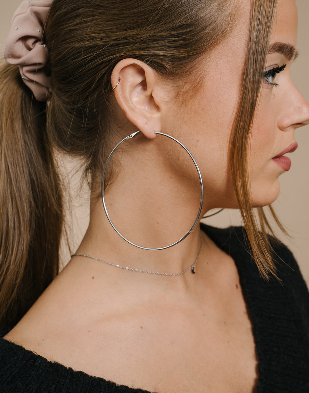 Dünne, große Ohrringe, 9 cm, silberfarben