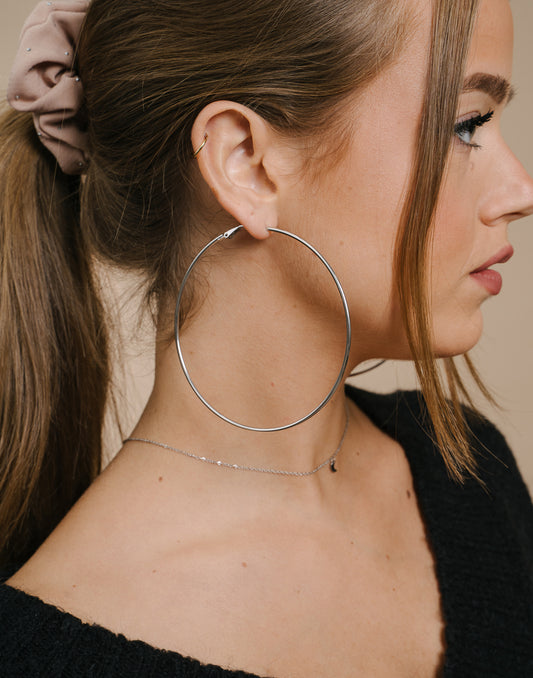 Dünne, große Ohrringe, 9 cm, silberfarben