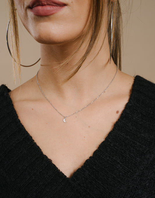 Kleine silberfarbene Mondkette