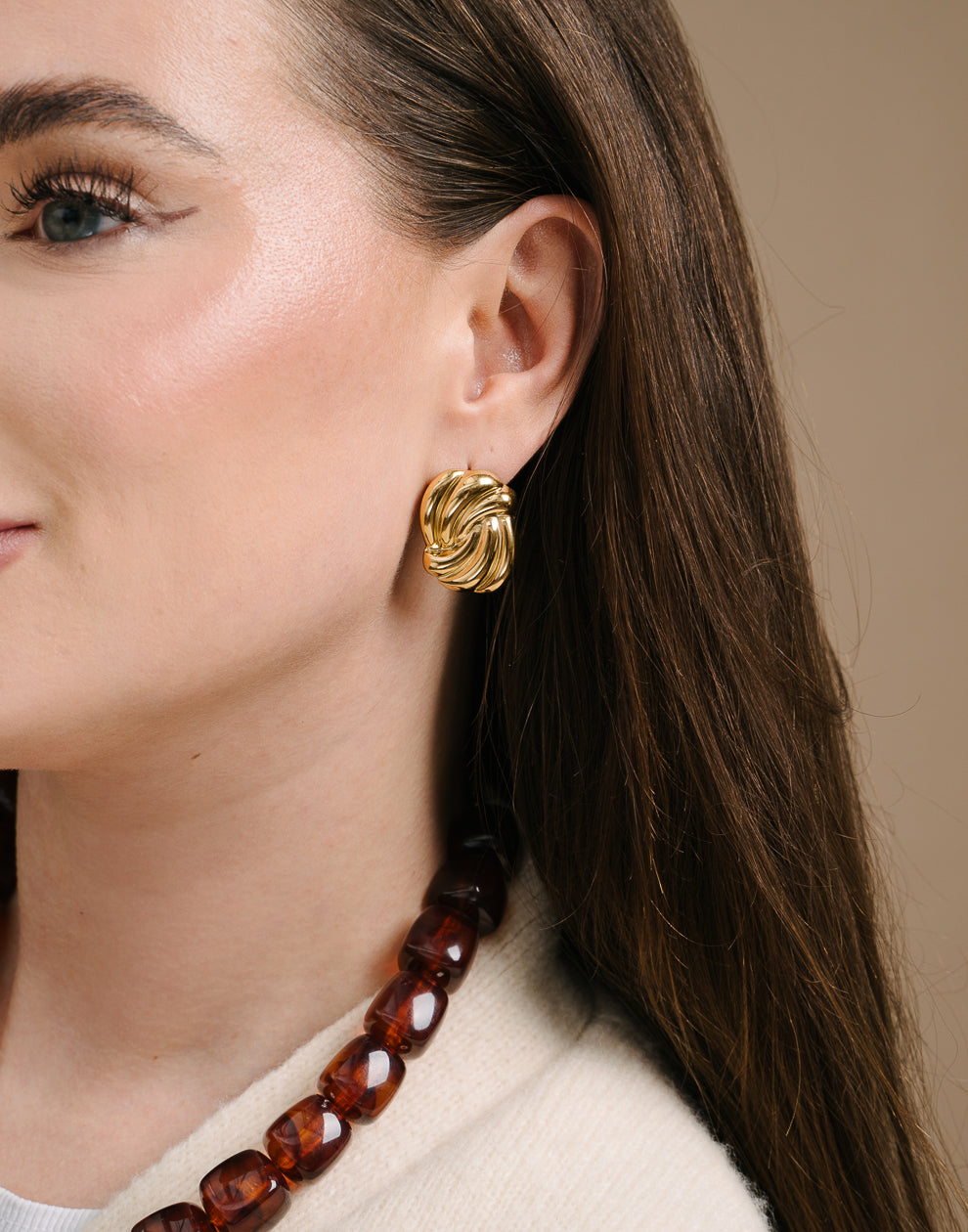 Statement-Ohrstecker in Wellenform, goldfarben